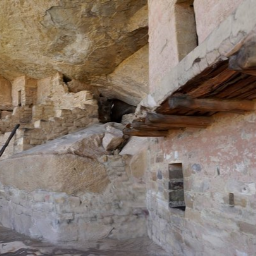 Balcony House, first room